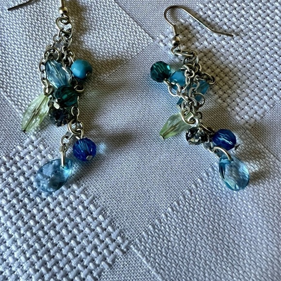 Women’s 3 Tiered Necklace Matching Earrings - Picture 5 of 6